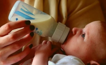 给婴儿混合配方奶粉好吗了解什么是安全的什么是不安全的